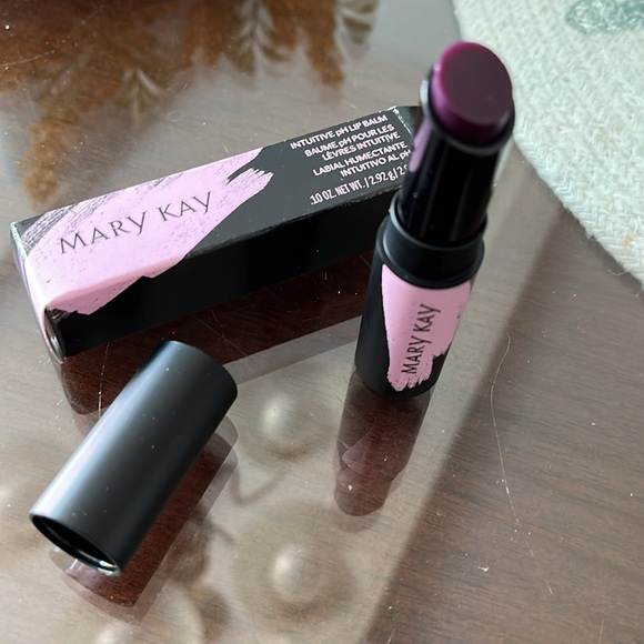 New inbox Mary kay intuitive PH lip balm in the color berry - Picture 3 of 3